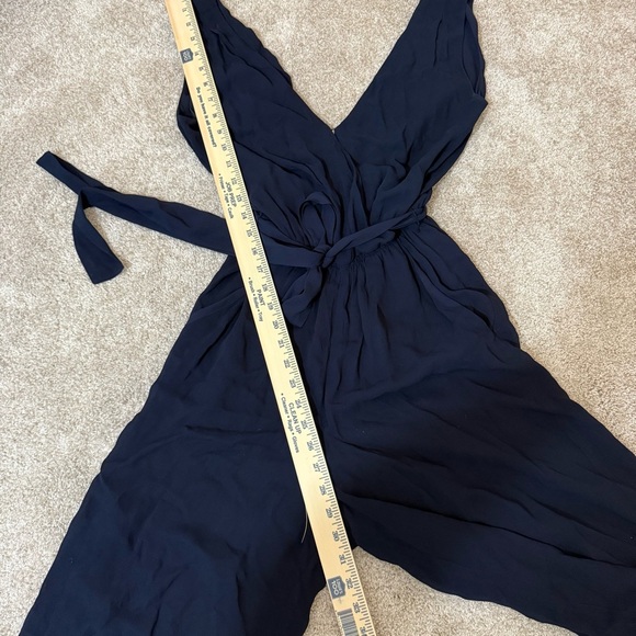Babaton Aritzia Navy Sleeveless V Neck Wide Leg Crop Marcus Jumpsuit Size XSmall - Picture 10 of 11